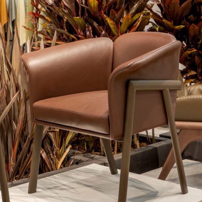 Cadeira Dapper_Grano Balsâmico_Met Cocoa_Salva Design de Mobiliário (1)