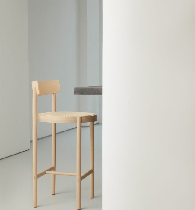 gravata high stool. (lookbook-1)