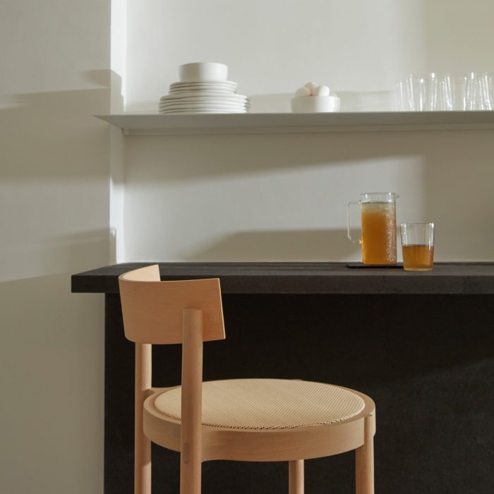 gravata high stool. (lookbook-3)